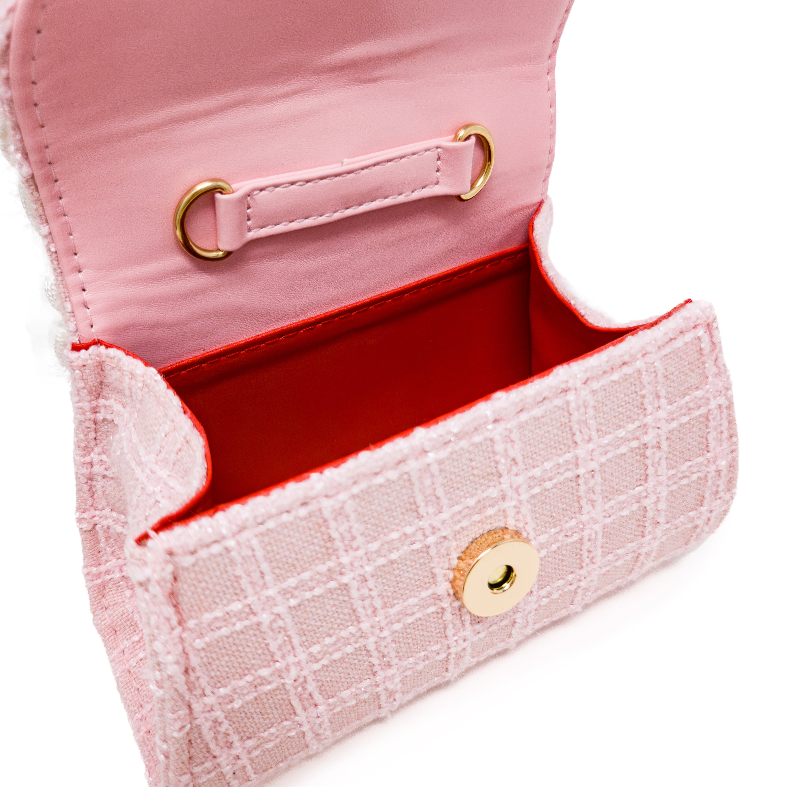 Puttisu Bunny Bloom - rose milk. Pink textured handbag with red interior and gold accents on a white background