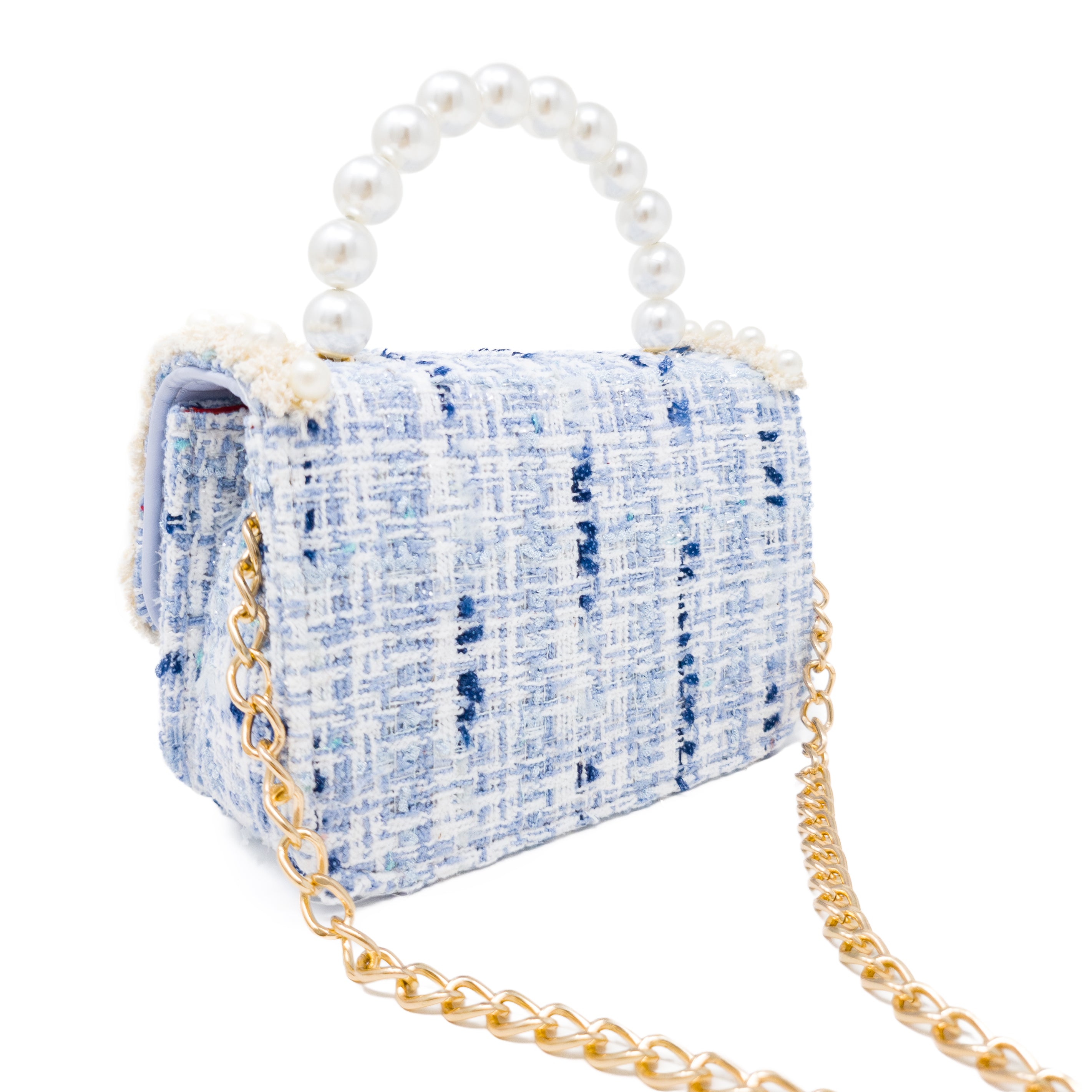 Puttisu Pearl Garden Blue Hydrangea. Blue textured handbag with pearl handle and gold chain strap on a white background